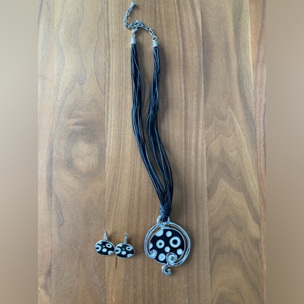 EUC Retro black & white lacquer necklace & earrings set with grey crystals.